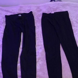 2 pack leggings; 1 pair is V waist